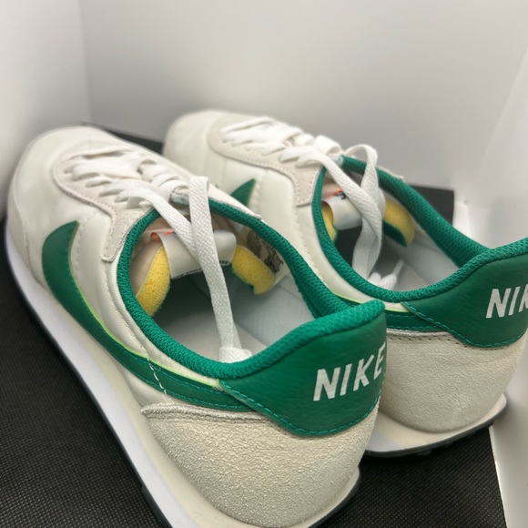 Nike lifestyle shoes - Picture 3 of 5